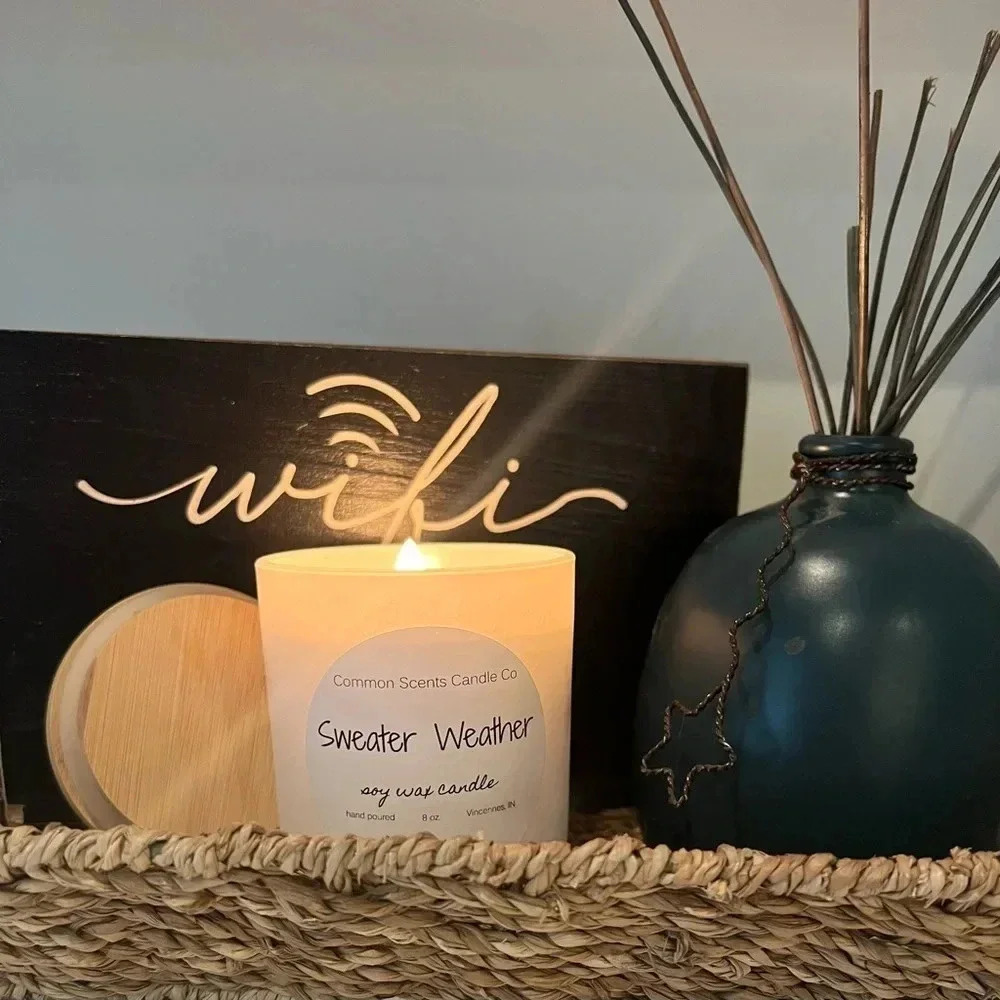 🎄🎁BUY NOW! Hand Made 7 oz hand poured candle with 100% soy wax & a wooden wick - Picture 11 of 16